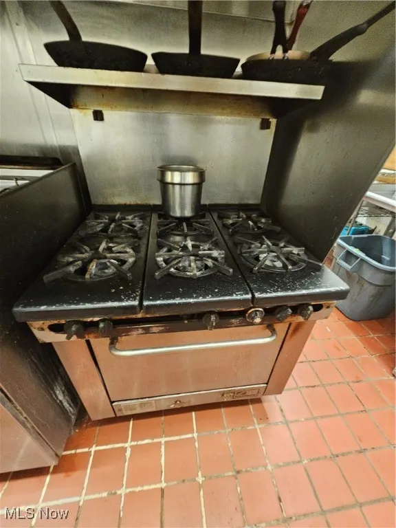 Details featuring tile patterned flooring