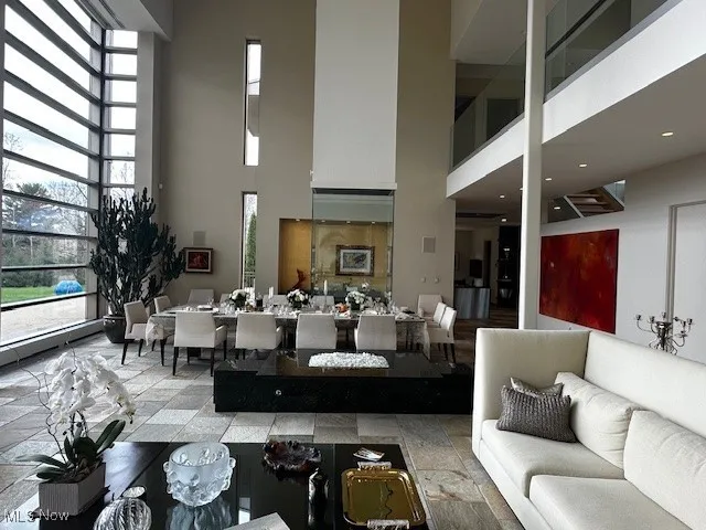 Living Room/Dining Room with 4-
way Fireplace