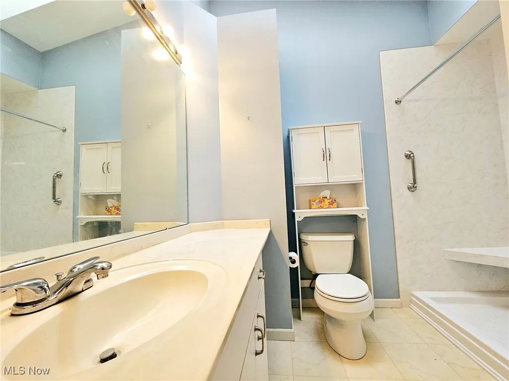 Large vanity top with extra storage