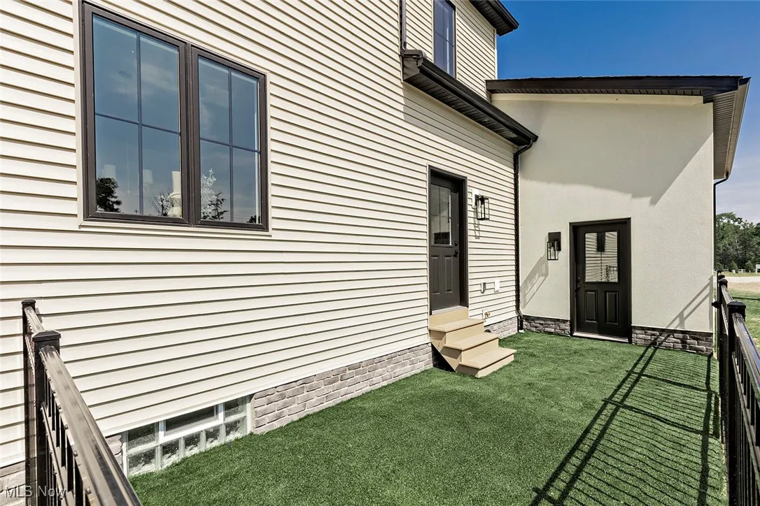 Fenced pet area on side of house.