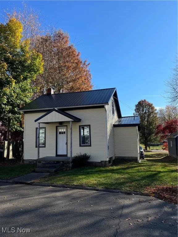 View of front of house with a front lawn