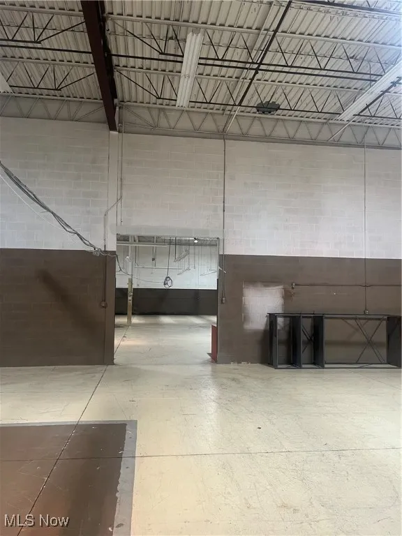 2500 sq ft connecting with 5000 sq ft.