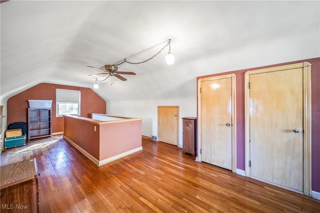 Large upstairs bedroom space with beautiful hardwood floors and built ins.