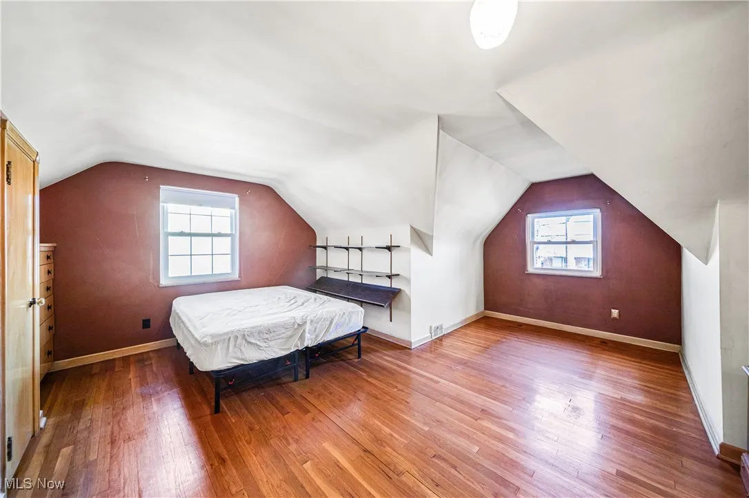 Large upstairs bedroom space with beautiful hardwood floors and built ins.