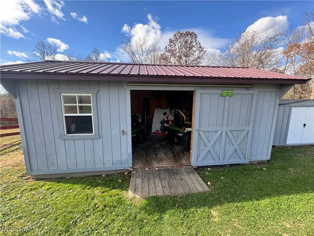 View of outbuilding with a yard 10'x20'