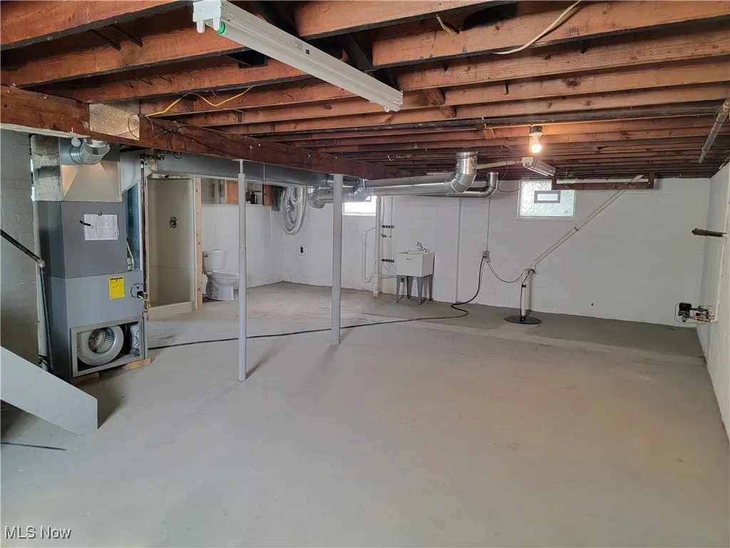 Basement with heating unit and drainage system