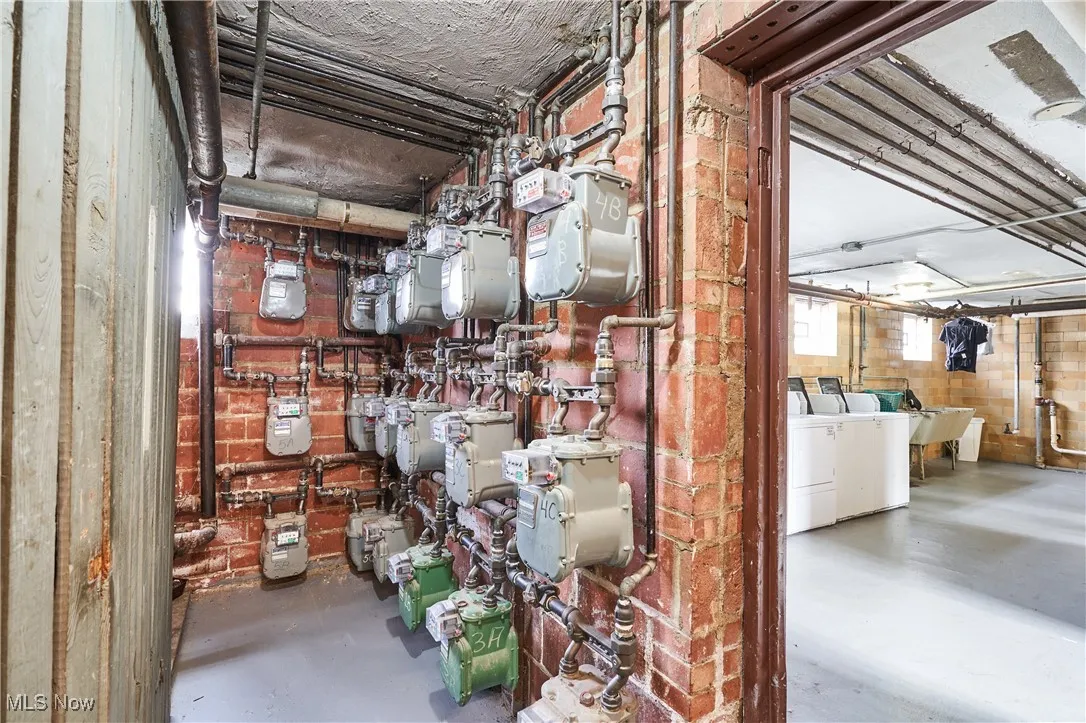 Gas meter room / Laundry area