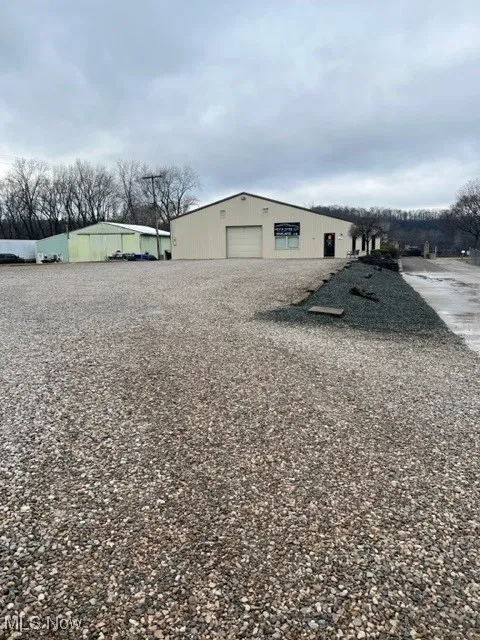 Large parking for clients.