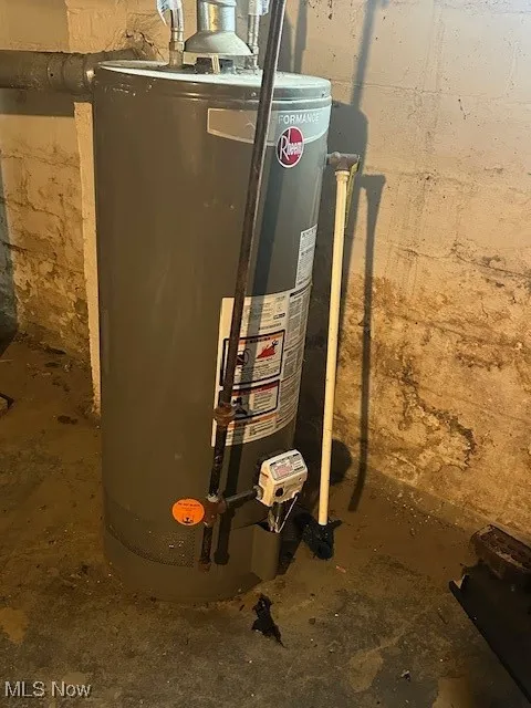 Utility room featuring gas water heater