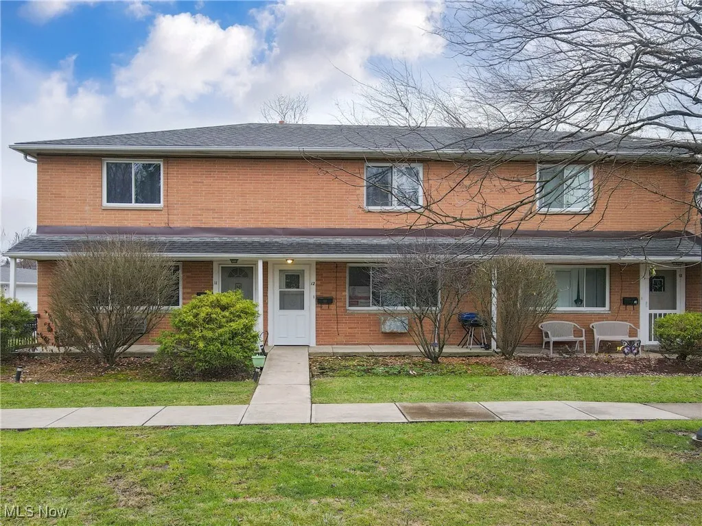 View of front of house featuring a front lawn