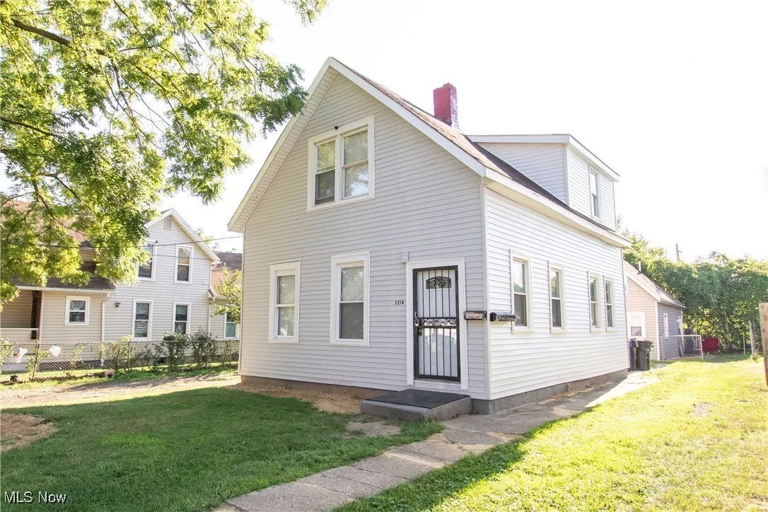View of front of house with a front yard