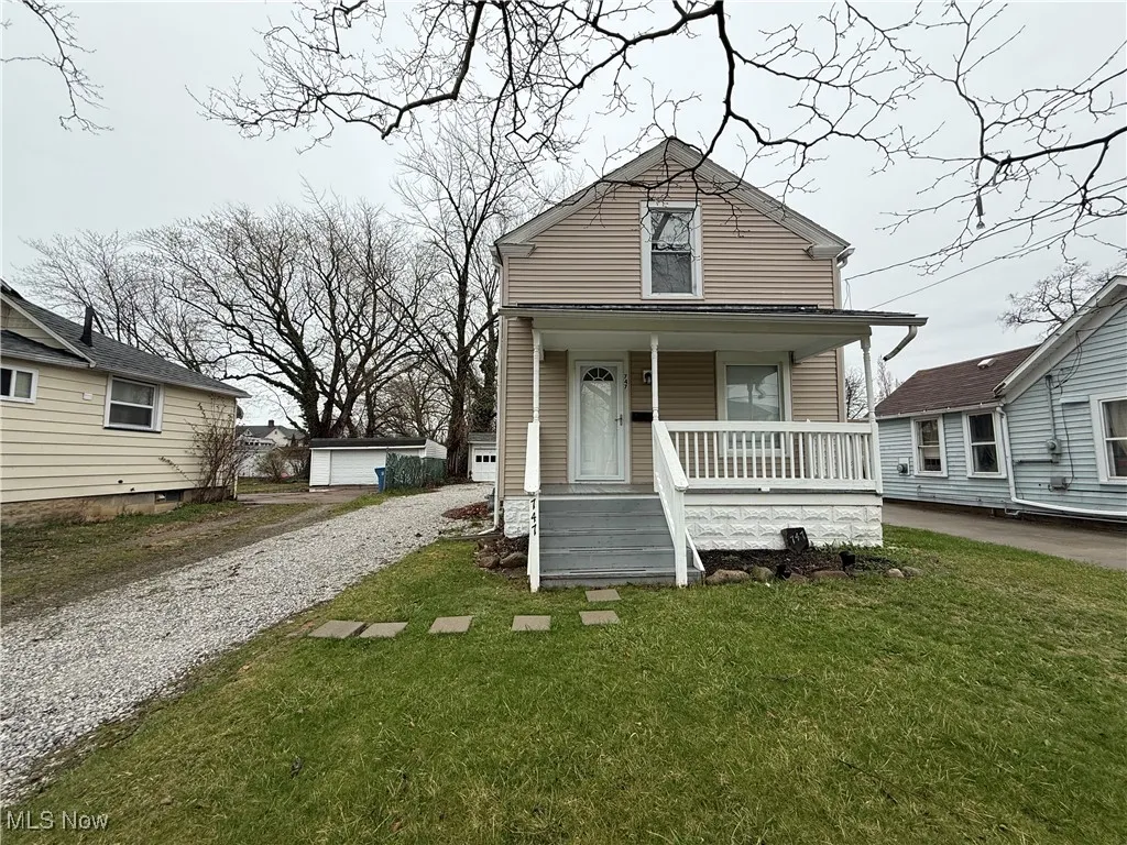 Shotgun-style home with a front lawn and a porch