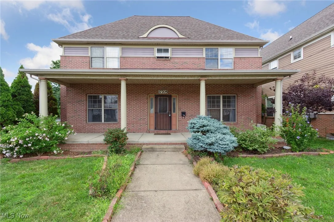 View of front facade with a porch and a front yard
