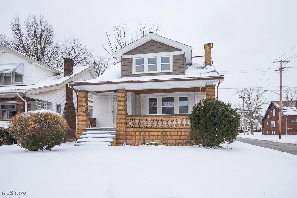 View of front of house featuring a porch