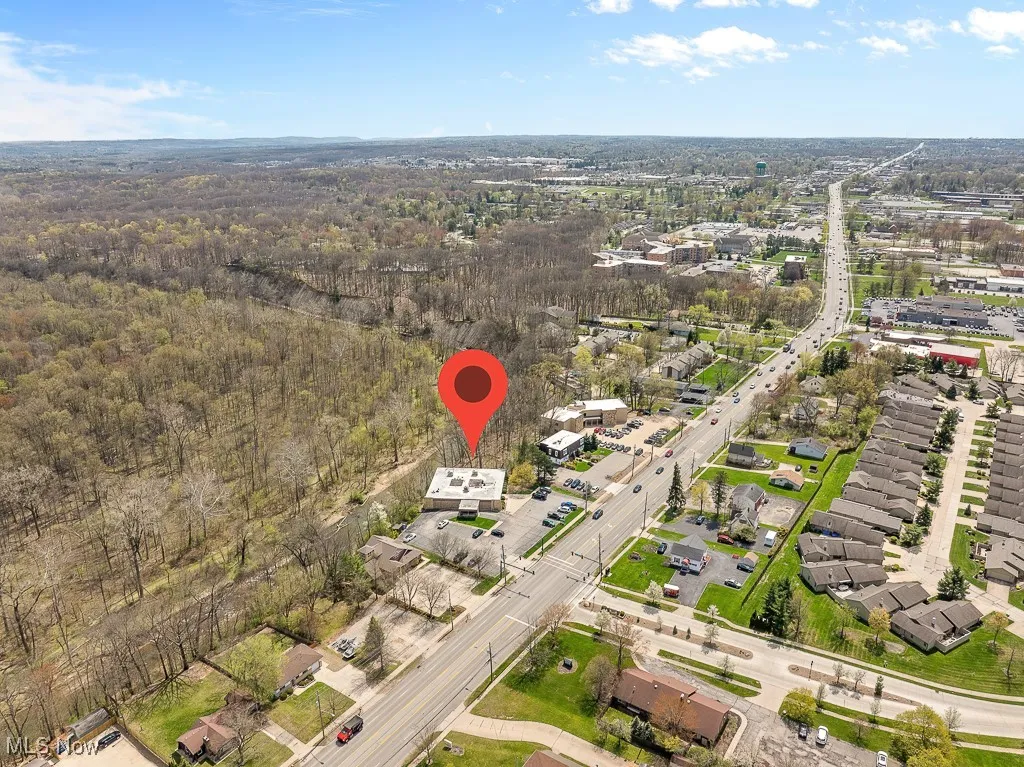 Drone / aerial view featuring a wooded view
