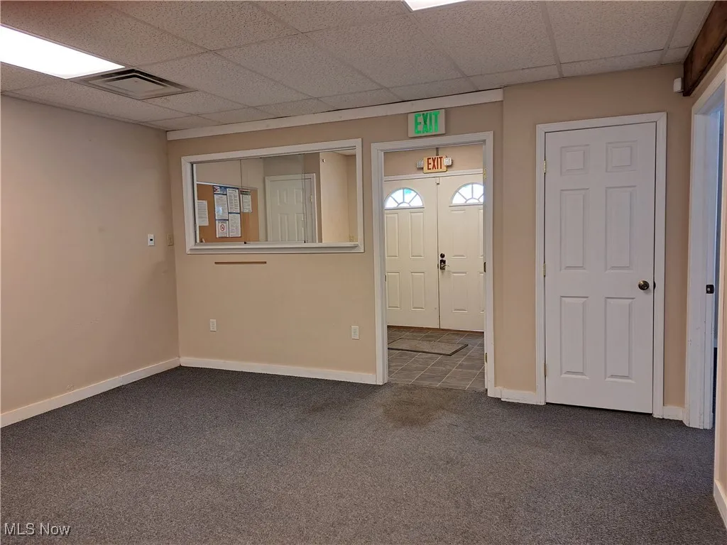Foyer entrance with lobby/receptionist area