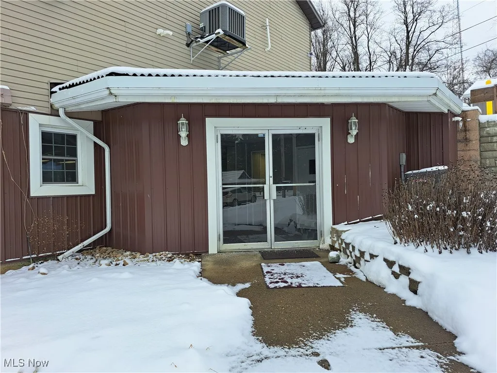 Side double door entrance