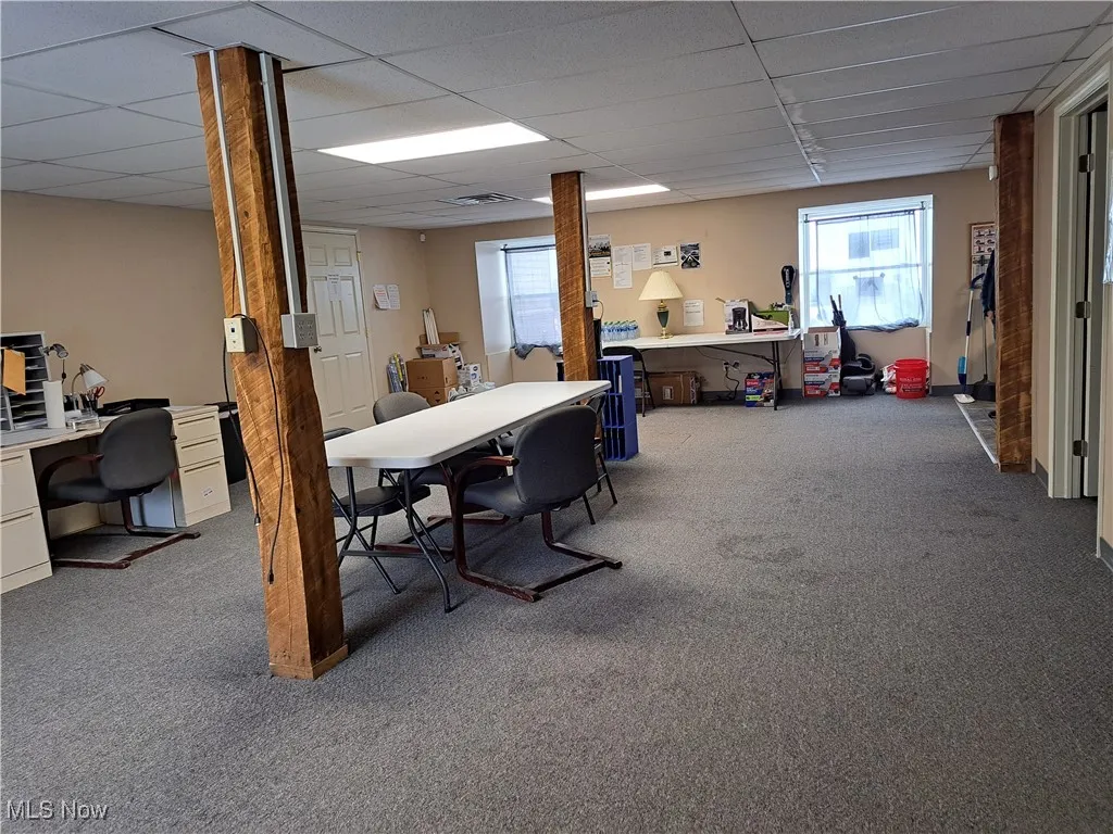 Showroom, conference or meeting room