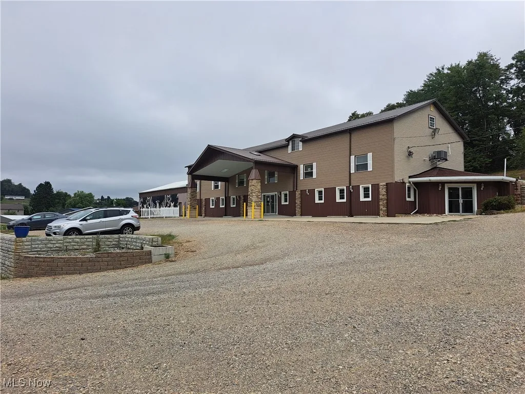 View of front of property with gravel driveway