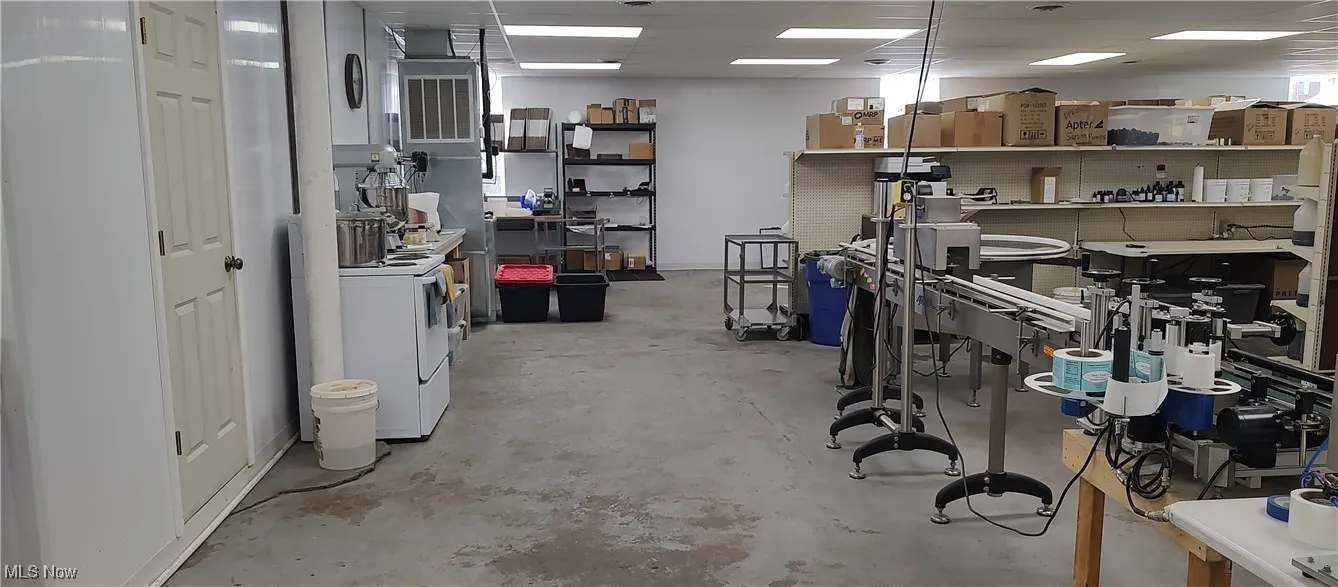 Basement featuring washer / dryer