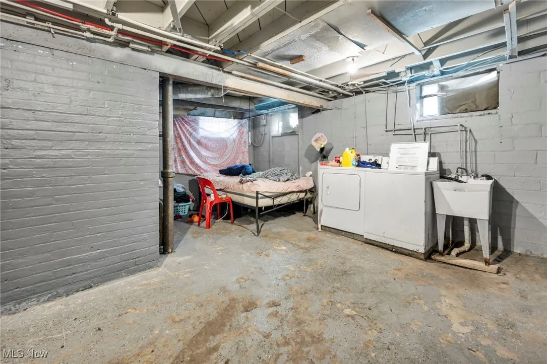 Basement featuring washer and clothes dryer