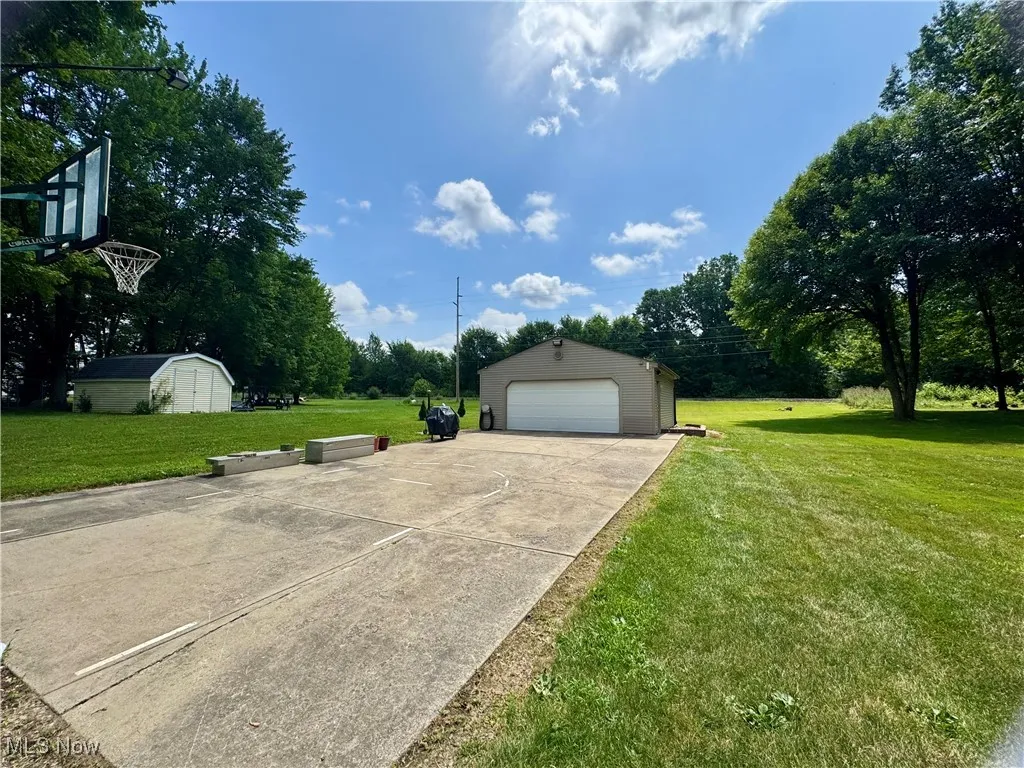 2nd finished garage with half bath and kitchen