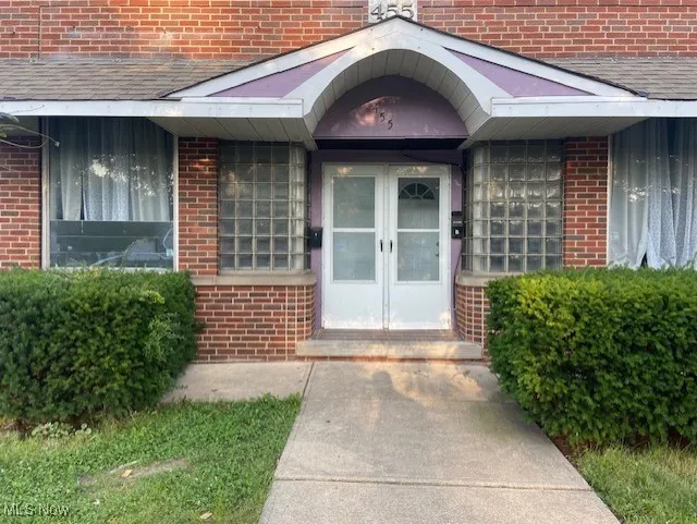 Exterior View / 2-3 Commercial Units