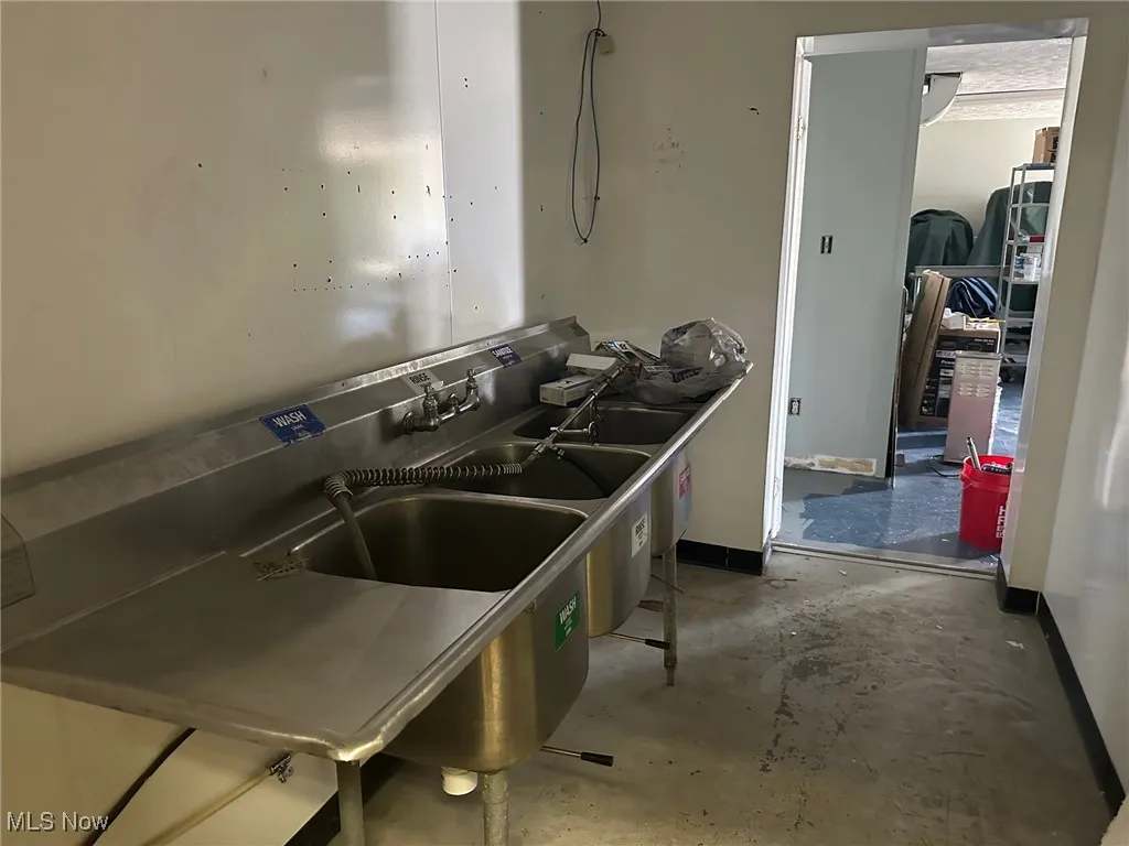 Kitchen with concrete flooring