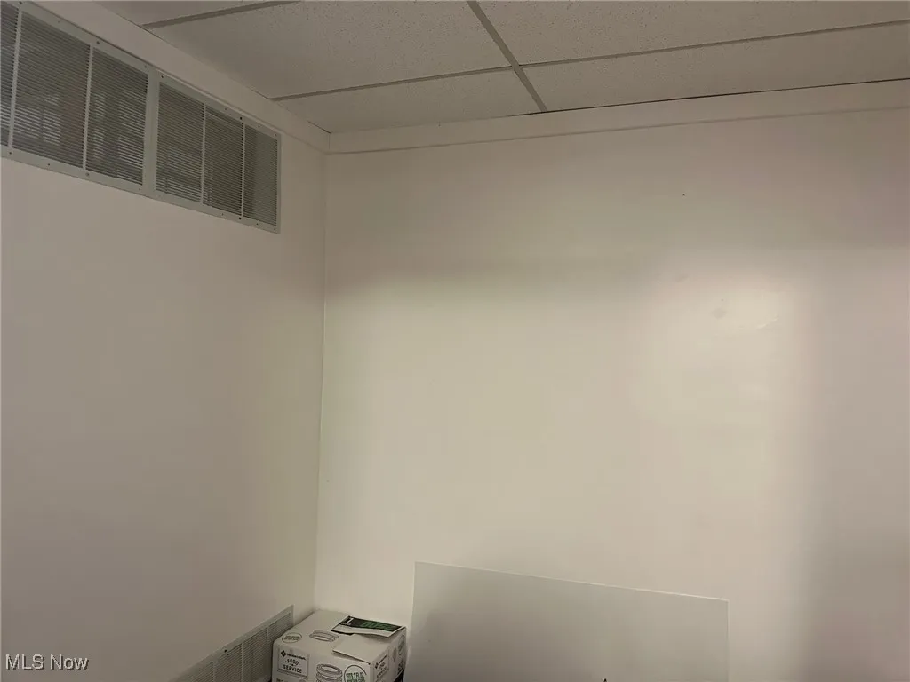 Details with a drop ceiling