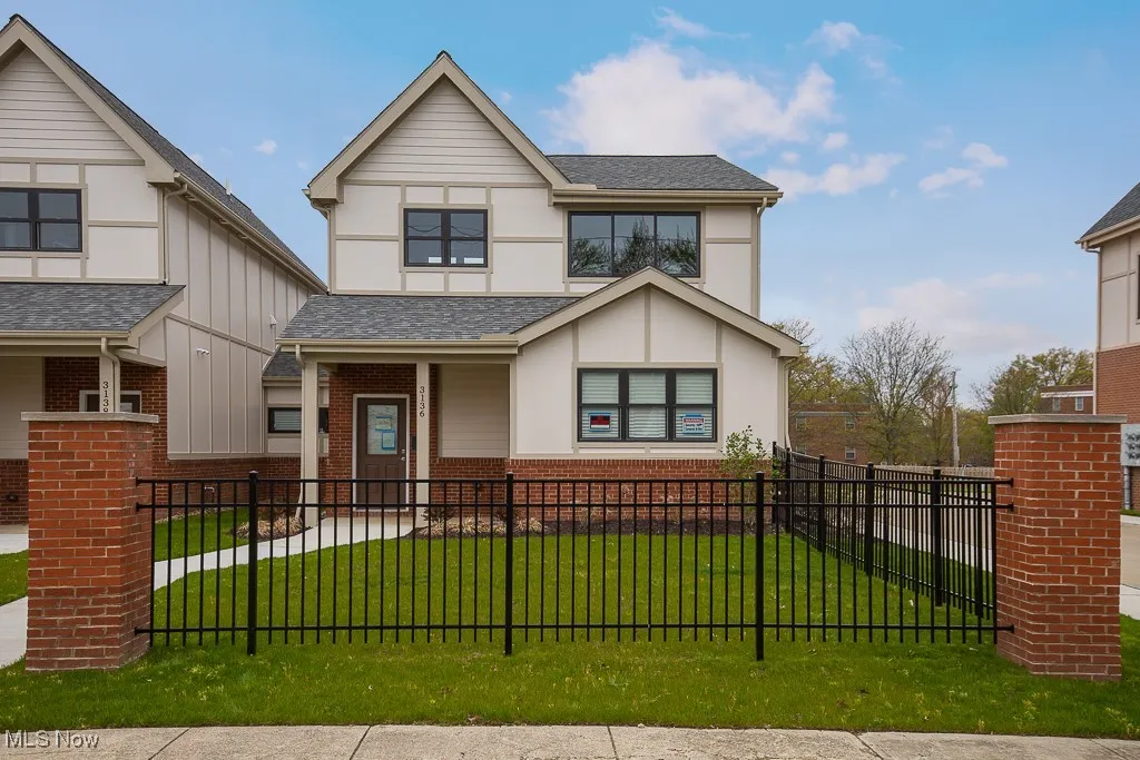 View of front facade with a front yard