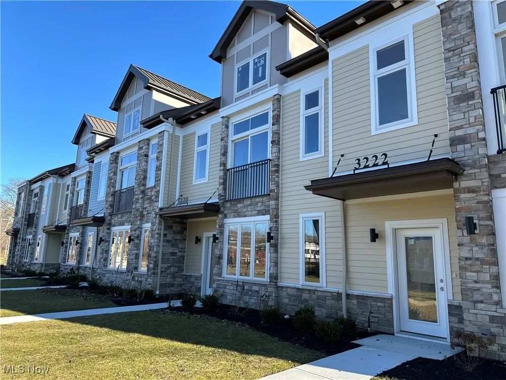 Townhome / multi-family property with a front yard