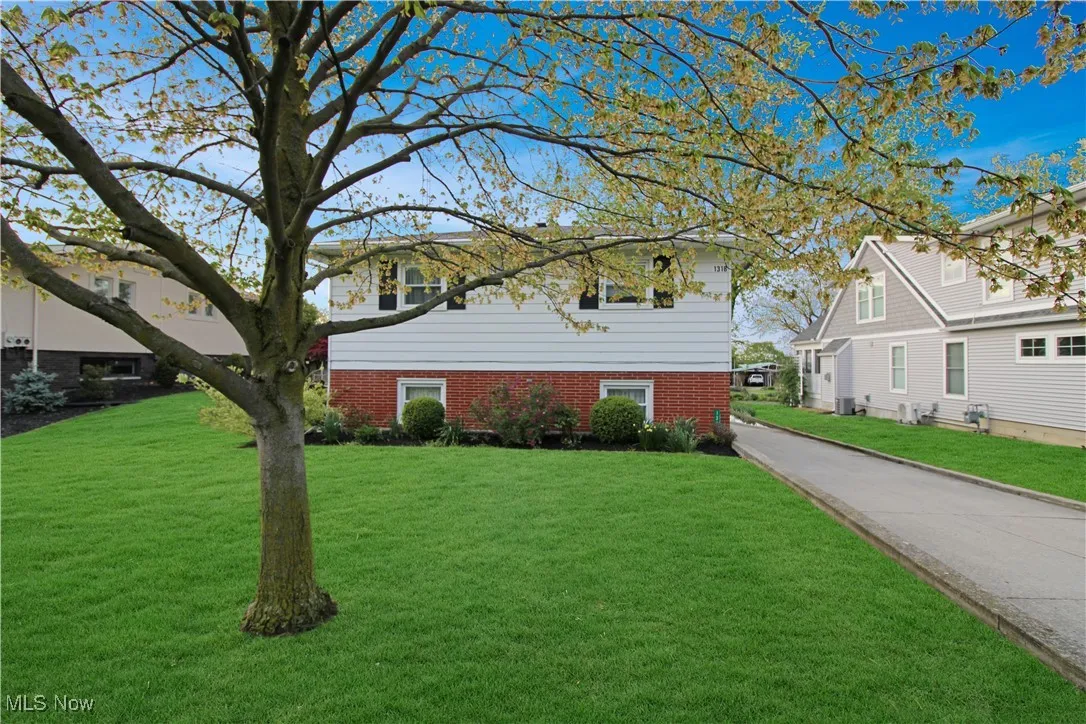 View of front of property featuring a front lawn