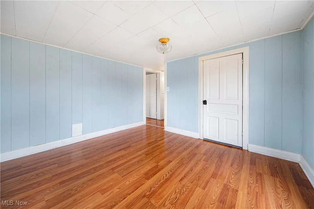 2nfd floor room