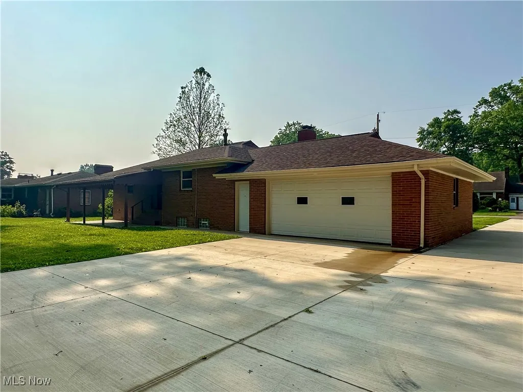 Attached 2 Car Garage