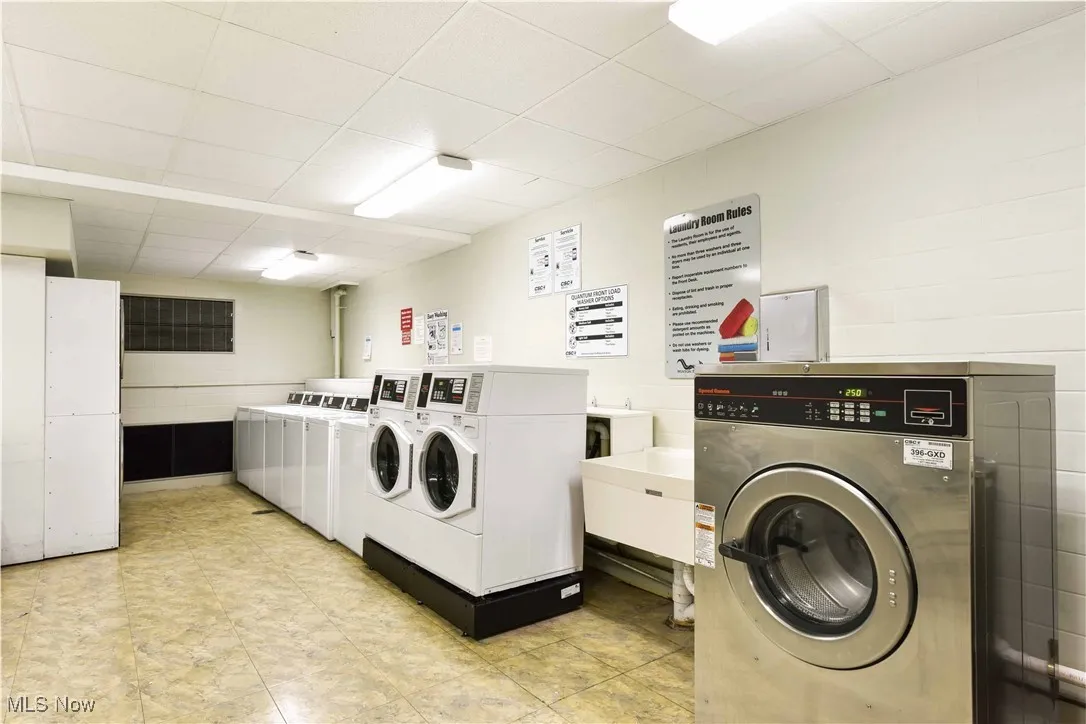 Washroom with independent washer and dryer and sink