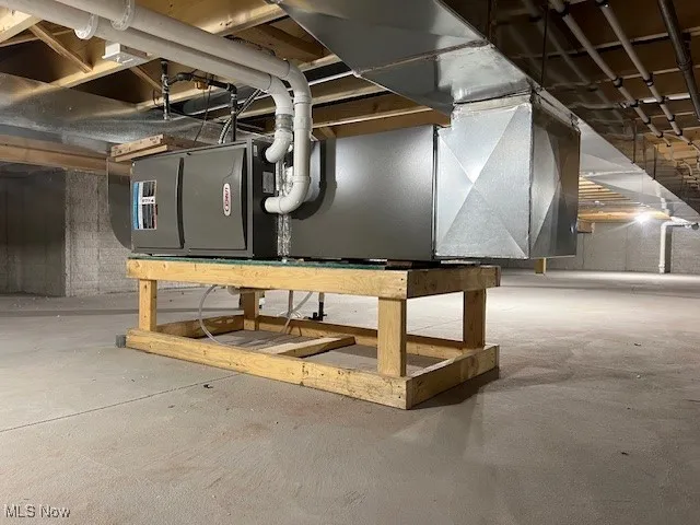 Crawl Space facilitates horizontal furnace
