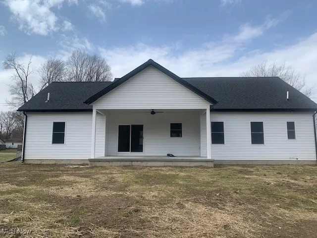 covered porch area has potential to be converted to living space
