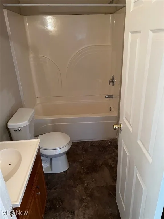 Full bath with shower / washtub combination, vanity, and toilet