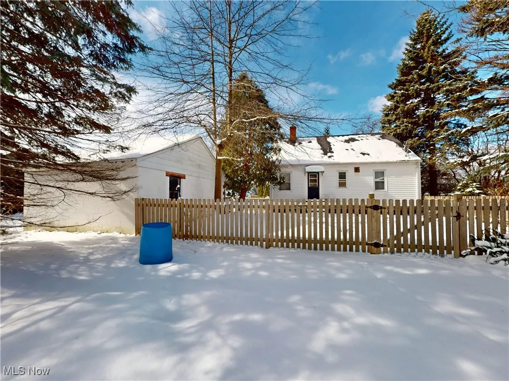 View of front facade with a fenced front yard