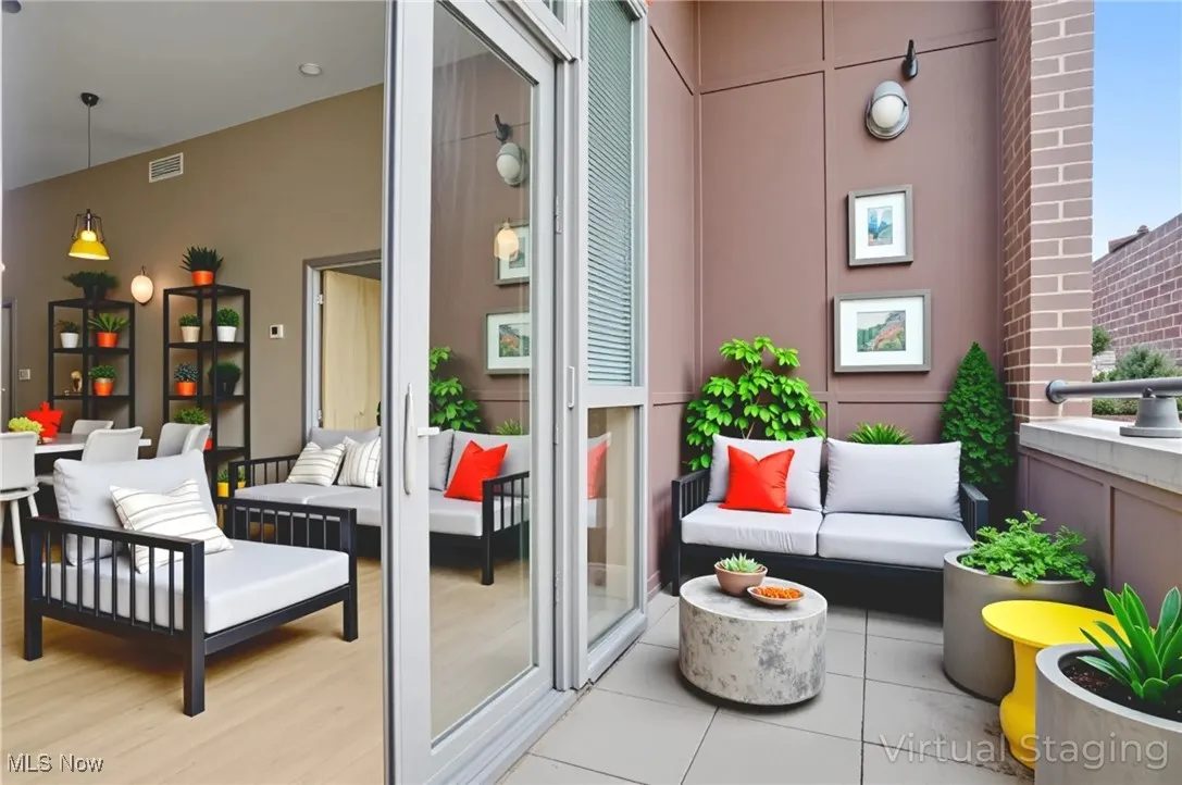 Balcony featuring an outdoor hangout area