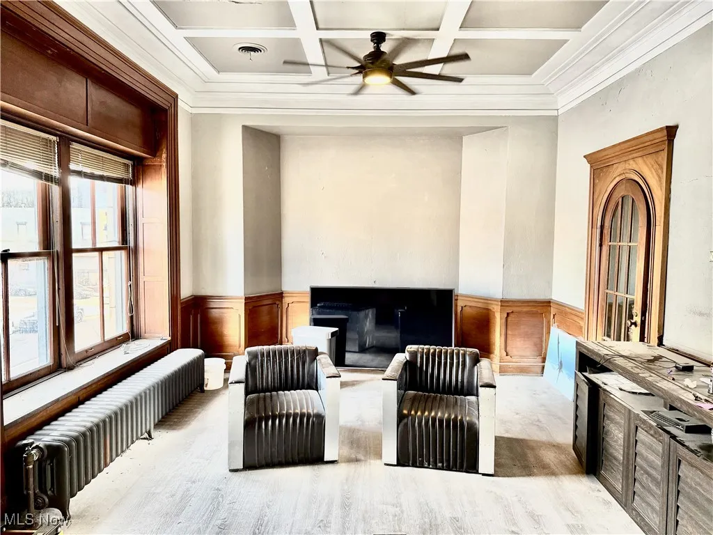 OFFICE IN THE MEZZANINE! PERFECT FOR MEETING NEW CLIENTS/PROSPECTS, SIGNING LEASES, ETC.