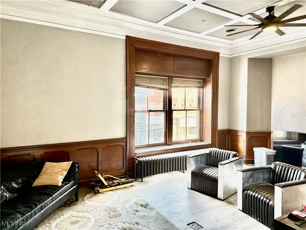 OFFICE IN THE MEZZANINE! PERFECT FOR MEETING NEW CLIENTS/PROSPECTS, SIGNING LEASES, ETC.