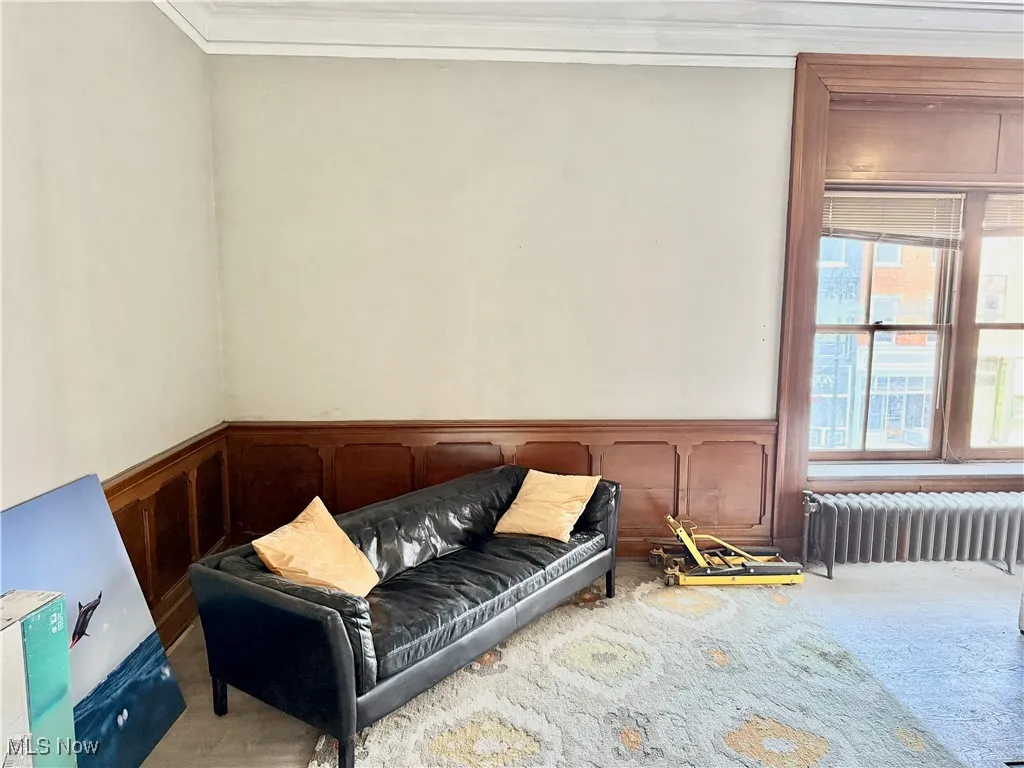 OFFICE IN THE MEZZANINE! PERFECT FOR MEETING NEW CLIENTS/PROSPECTS, SIGNING LEASES, ETC.