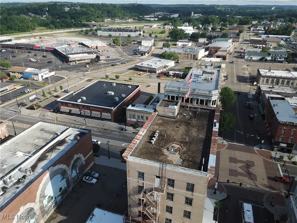 FACING SOUTHEAST. THIS BUILDING IS RIGHT IN DOWNTOWN MASSILLON, AND IS SURROUNDED BY SHOPPING, DINING, ENTERTAINMENT, AND RESIDENTIAL UNITS!