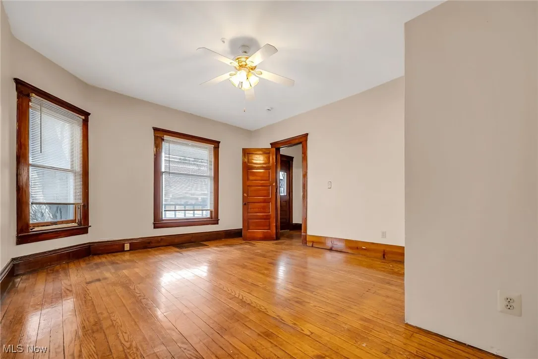 Unfurnished room featuring light wood-style flooring, baseboards, and ceiling fan
