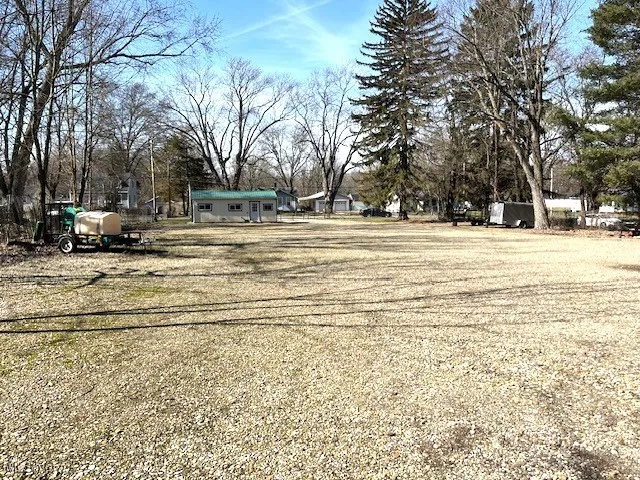 View of huge yard