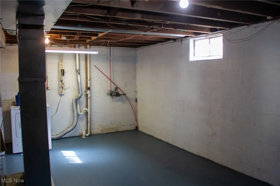 Basement featuring washer / clothes dryer