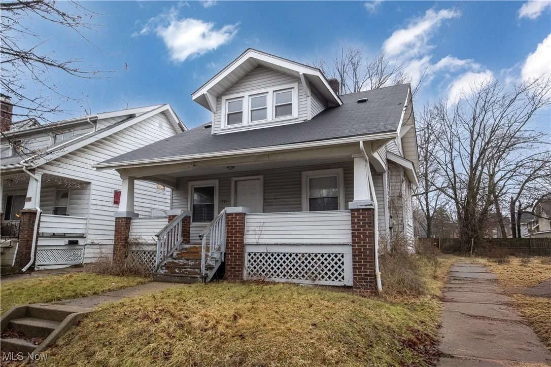 Bungalow-style house with covered porch