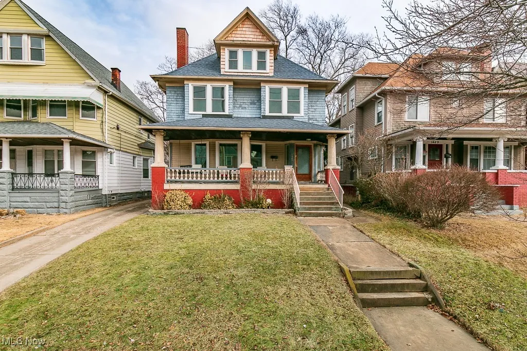 Welcome Home to East 106th St!