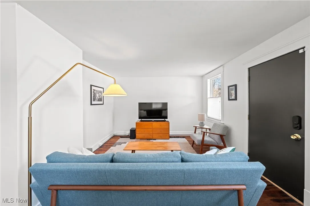 Living area with baseboards and wood finished floors